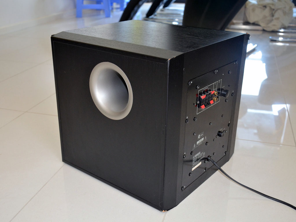 Yamaha YST-SW216B subwoofer